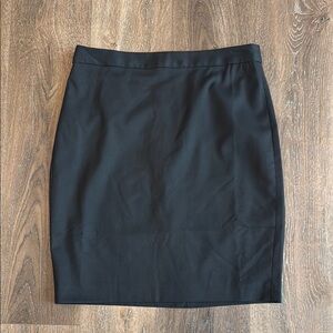 Banana Republic black skirt. Women’s size 10P.  New with tags.